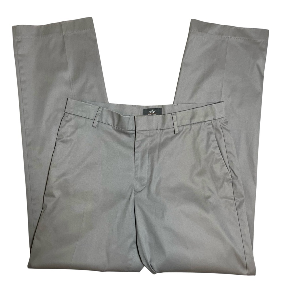 Dockers Pants Mens 32x34 Light Gray Beige Stone Iron Free Khaki Classic Fit D3